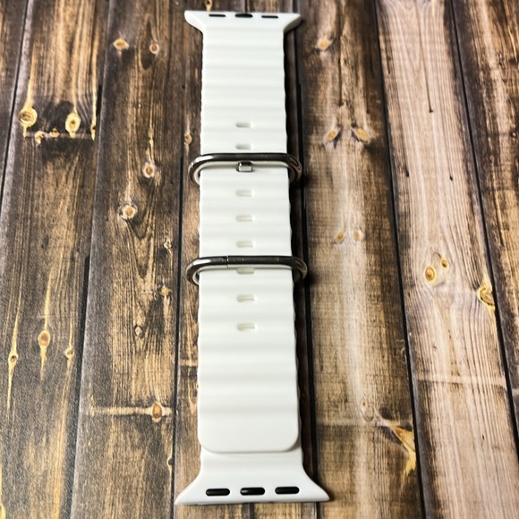 5for$10 Ribbed White 38mm/40mm M/L Adjustable
Apple Watch Bands NWOT - Picture 5 of 6